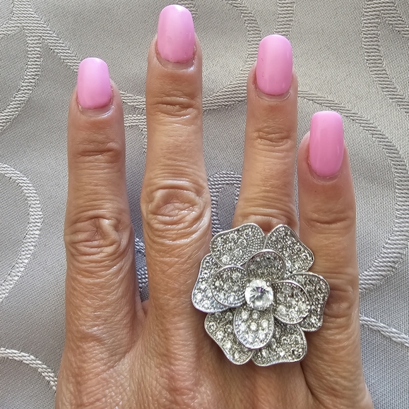 Gorgeous crystal ring - Picture 2 of 6